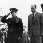 Yuri_Gagarin_and_Zakaria_Mohieddin_05-02-1962_Cairo_Almaza_Air_Base_003