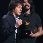 dave_grohl_paul_mccartney_grammys_2014_p